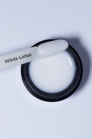 Unique Gel White Lotus Verin Nails